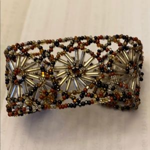 Unique vintage beaded bracelet.  7 inch end to end